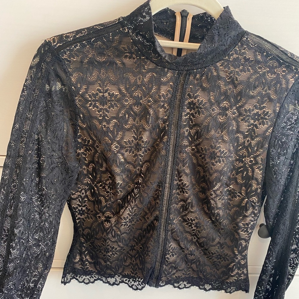 Aritzia Wilfred Black Lace Long-sleeve top sz smal